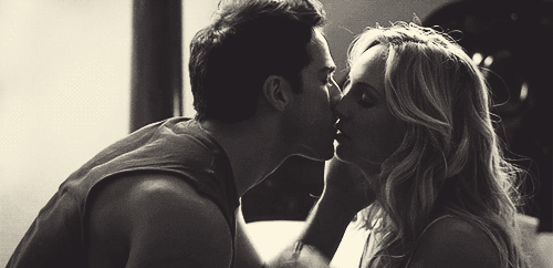 15 עובדות על נשיקה,שלא ידעתם וזה יזעזע אותכם!! מספר 10 במיוחד!!